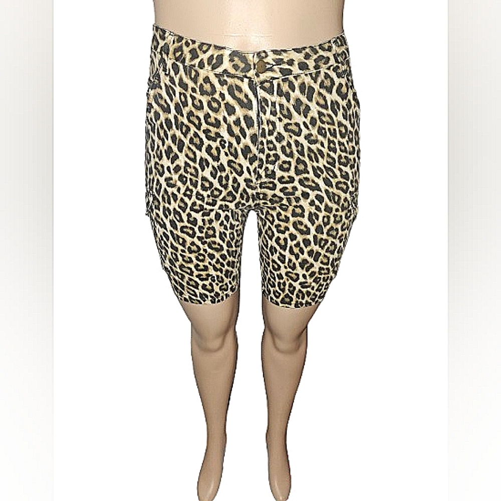 Leopard Cargo Shorts L